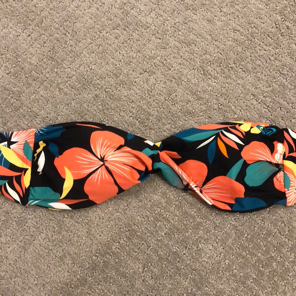 Roxy bathing suit top